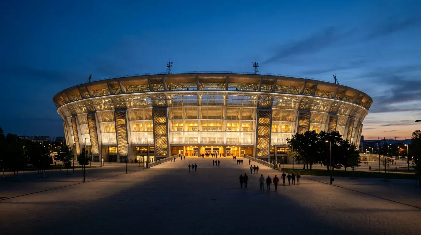 De Puskás Aréna in Boedapest in avondlicht, locatie van de Champions League finale 2026